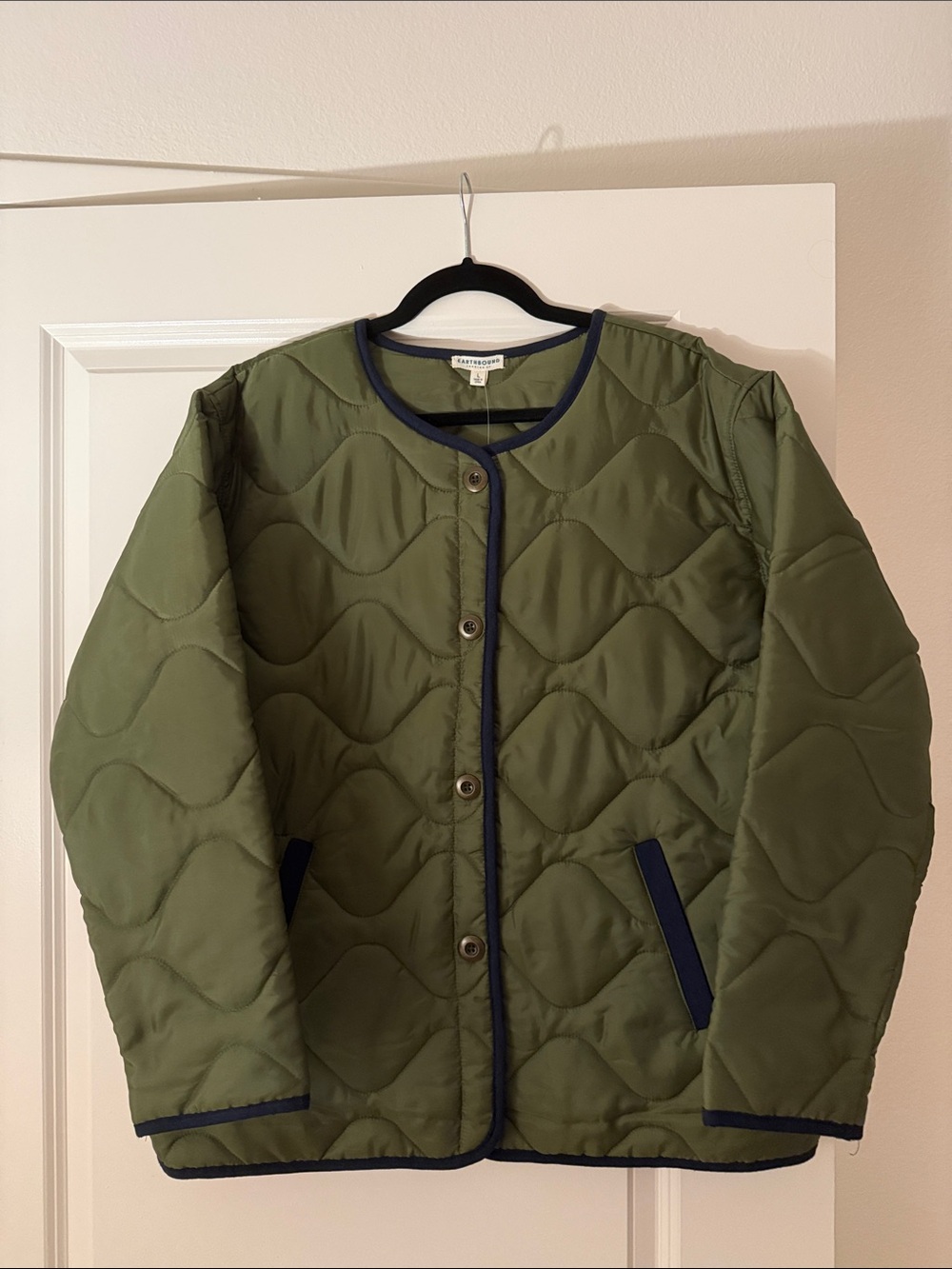 EARTHBOUND TRADING CO - BRAND NEW Quilted Olive Green Jacket with Navy Trim